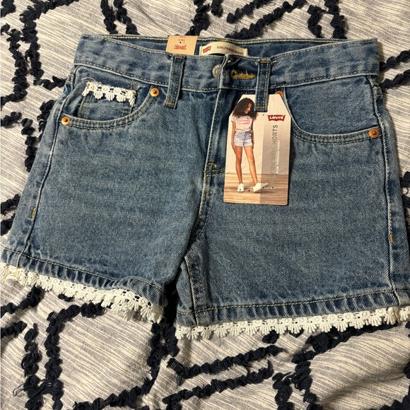 NEW! Levi's Jean Shorts - Picture 2 of 5